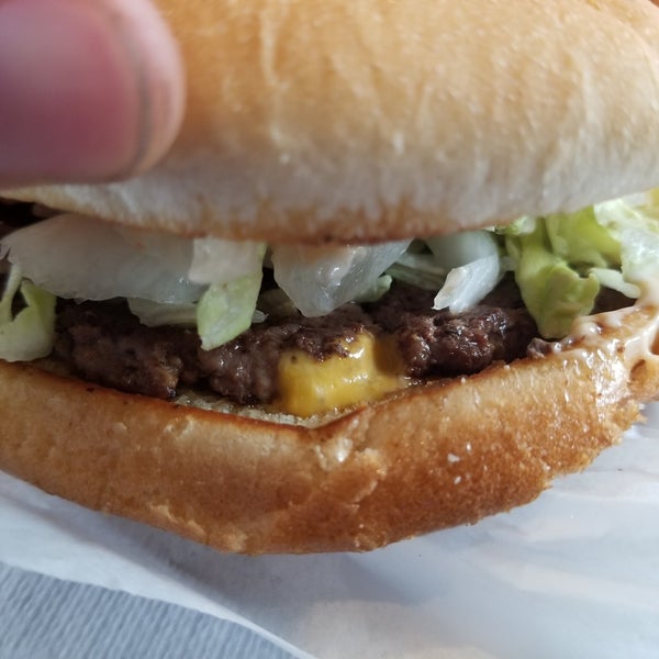 7/10/2018에 Joey R.님이 MURF&#39;S Frozen Custard and Jumbo Burgers에서 찍은 사진