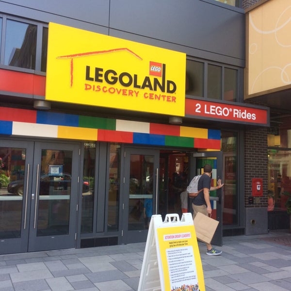 Photo taken at LEGOLAND Discovery Center Boston by 😃 on 8/1/2017