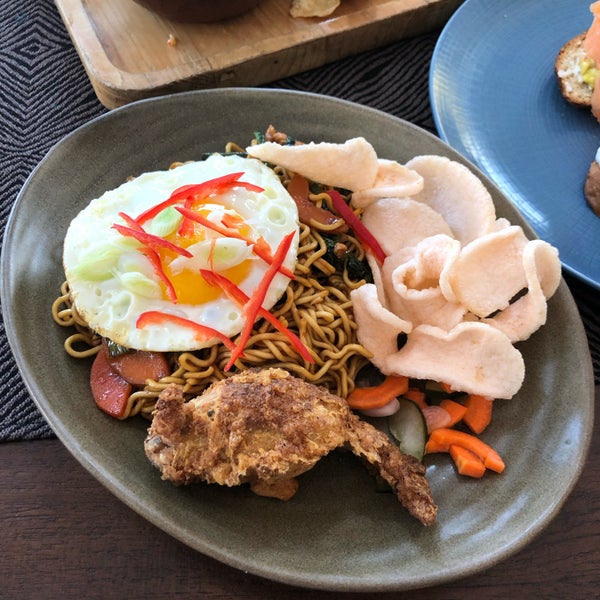 Photo taken at The Junction House Breakfast Bali by Jee Eun L. on 5/2/2019