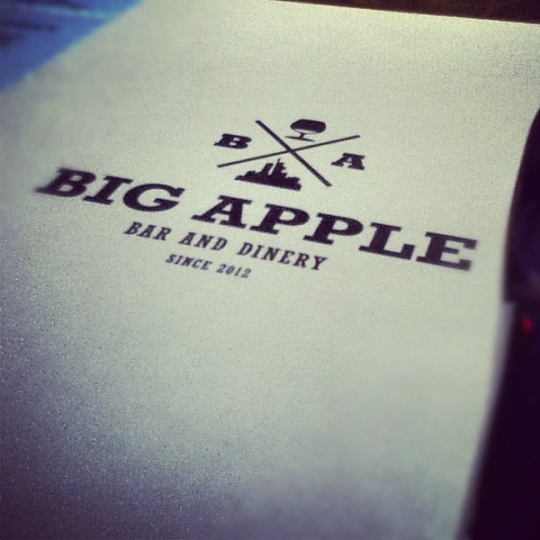 รูปภาพถ่ายที่ Big Apple Bar โดย Artyom A. เมื่อ 12/1/2012
