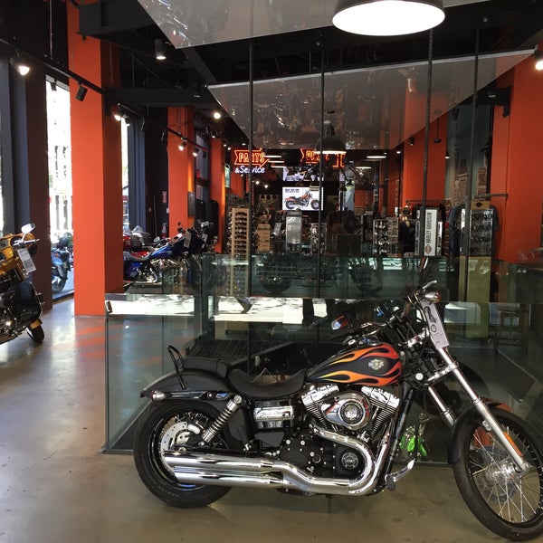 5/7/2015 tarihinde Nasser A.ziyaretçi tarafından Harley-Davidson of New York City'de çekilen fotoğraf