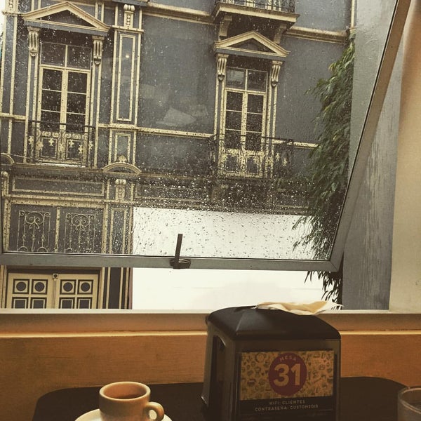 Foto scattata a Q&#39; Cafe da Ventolin il 9/24/2015