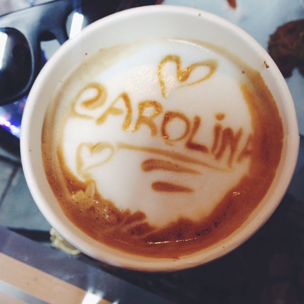 11/9/2014 tarihinde Carito Z.ziyaretçi tarafından Latte Art'de çekilen fotoğraf