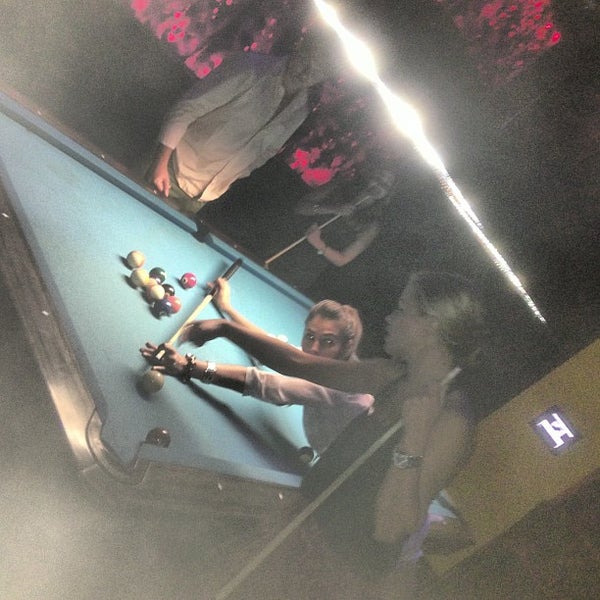 รูปภาพถ่ายที่ Chalk Ping Pong &amp; Billiards Lounge โดย Hans B. เมื่อ 8/3/2013