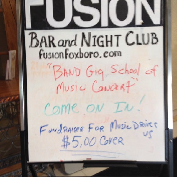 รูปภาพถ่ายที่ Fusion Bar &amp; Night Club โดย Jessica H. เมื่อ 1/27/2014