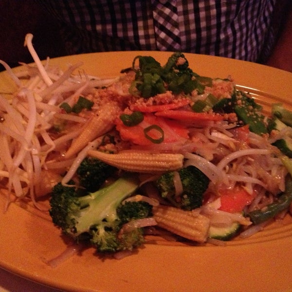 Foto tirada no(a) Montien Boston - Thai Restaurant por Jessica H. em 7/18/2013