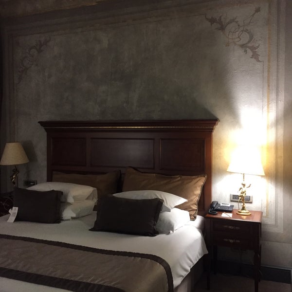 Das Foto wurde bei Palazzo Donizetti Hotel von Serdar B. am 5/8/2018 aufgenommen