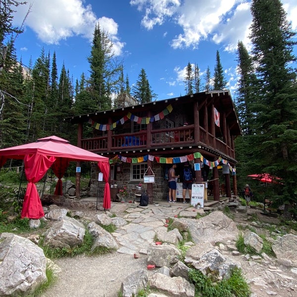 Plain of Six Glaciers teahouse