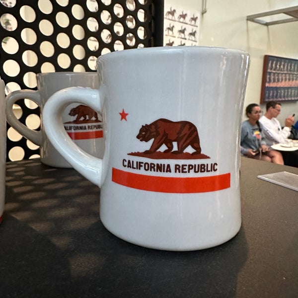 Photo taken at Intelligentsia Coffee &amp; Tea by Casey L. on 10/15/2022