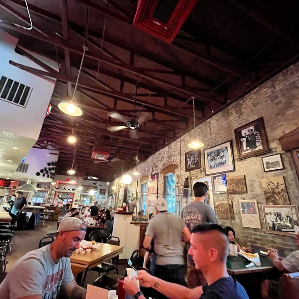 6/12/2022 tarihinde Casey L.ziyaretçi tarafından Güero&#39;s Taco Bar'de çekilen fotoğraf