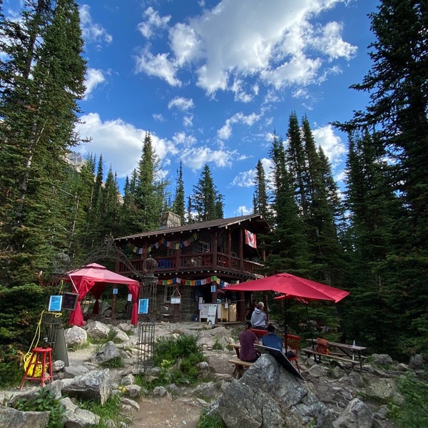 Plain of Six Glaciers teahouse