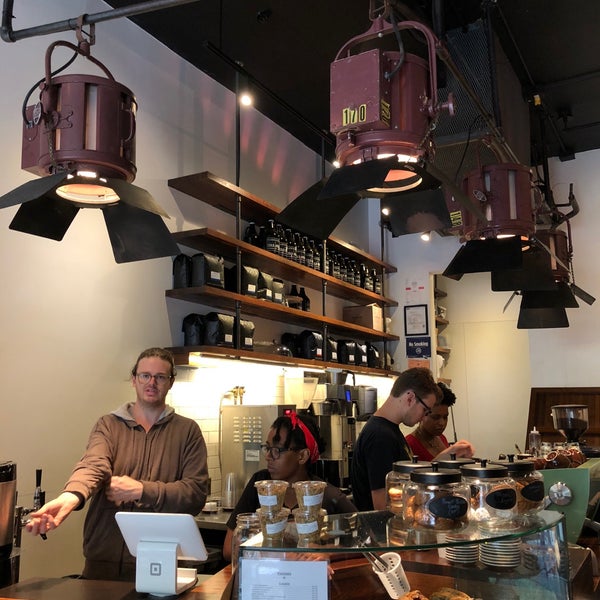 Foto tirada no(a) Plowshares Coffee Bloomingdale por Casey L. em 9/22/2018