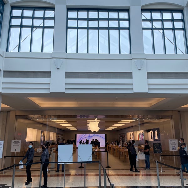 Apple Richmond Centre City Centre Richmond, BC