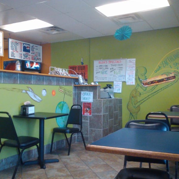 Photo prise au Alex&#39;s Cafe -  Gyro Philly Cheesesteak par Katelyn B. le1/1/2014