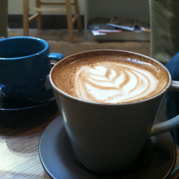 รูปภาพถ่ายที่ Central Coffee Company โดย Kendall T. เมื่อ 4/12/2013