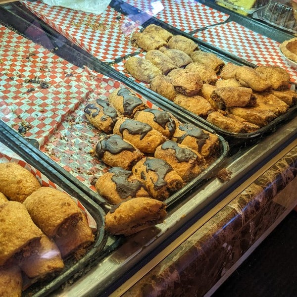 Lee Lee's Baked Goods Central Harlem 283 W 118th St