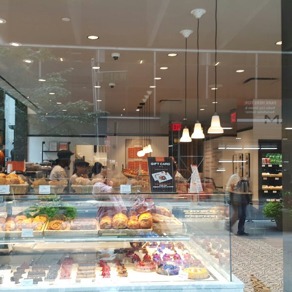 Photo taken at Maison Kayser by D F. on 8/19/2018