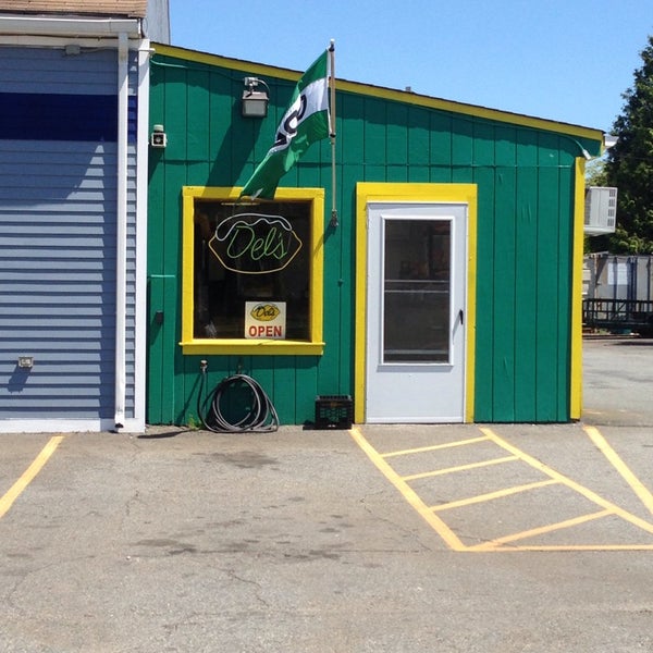 Del's Lemonade 729 W Main Rd