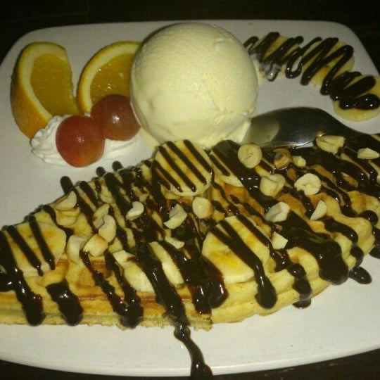 Try choco banana waffle! Super yummy!!!