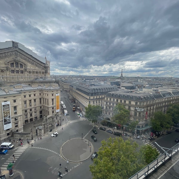 Foto diambil di Terrasse des Galeries Lafayette oleh Ghassan Bin Mudhayan pada 8/15/2023