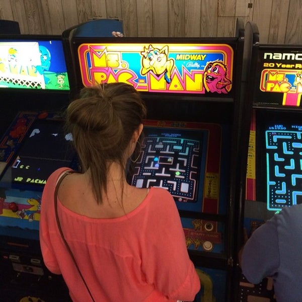Foto tirada no(a) JiLLy&#39;s Arcade por Matt G. em 7/18/2014