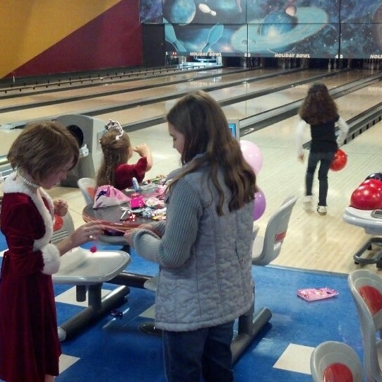 Photo taken at Skidmore&#39;s Holiday Bowl by Meaghan B. on 11/16/2013