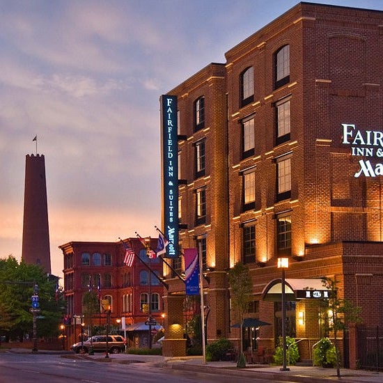 The Fairfield Inn & Suites Inner Harbor is 2-blocks away from The Charm'tastic Mile and is next to the iconic Little Italy neighborhood. It's close to all the main downtown attractions.