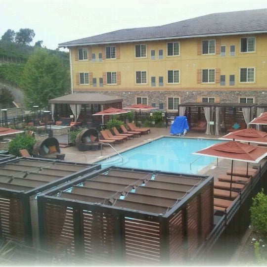Das Foto wurde bei Meritage Resort and Spa von Jenn C. am 9/14/2012 aufgenommen