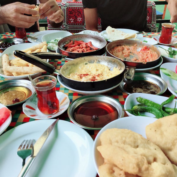 Das Foto wurde bei Anadolu Köyü Restaurant von Tevfik T. am 9/1/2018 aufgenommen