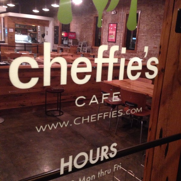 Photo prise au Cheffie&#39;s Café par Ben R. le11/5/2013