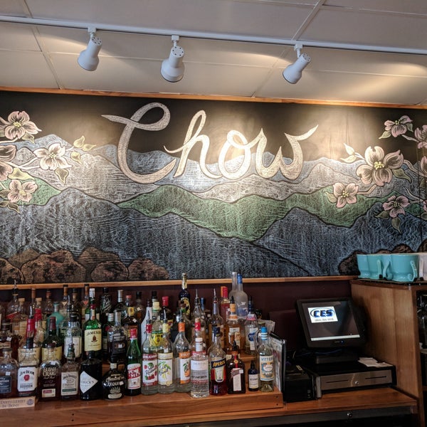 Foto scattata a Chow Restaurant &amp; Bar da Michael R. il 1/22/2018