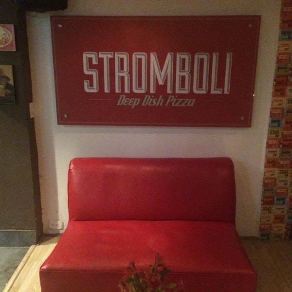 Das Foto wurde bei Stromboli Deep Dish Pizza von Alejandro P. am 9/26/2015 aufgenommen