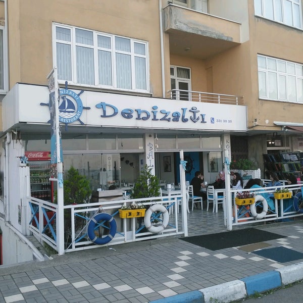 Das Foto wurde bei Denizaltı Balık Restorant von Summer E. am 10/5/2016 aufgenommen