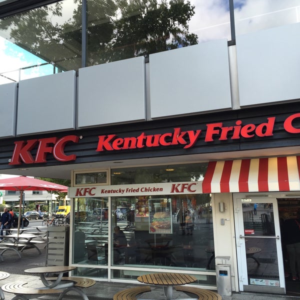Foto tirada no(a) Kentucky Fried Chicken por RodionoF em 9/26/2015