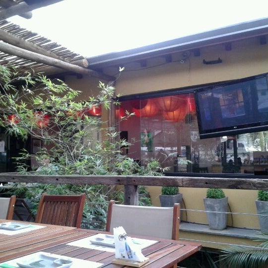 Foto tirada no(a) The Garden Sushi Bar por Daniella G. em 10/14/2012
