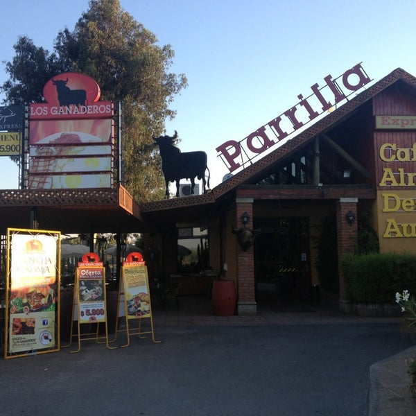 3/28/2013 tarihinde Gaston S.ziyaretçi tarafından Restaurante Los Ganaderos'de çekilen fotoğraf