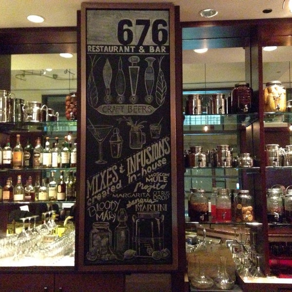 Foto tomada en 676 Restaurant &amp; Bar  por Nikolay A. el 1/12/2014