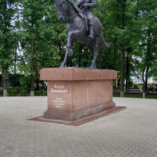 Памятник основателю уфы. Памятник медкову бирюч. Новая усмань воронежская область памятник собакину. Памятник григорию засекину в волгограде. Памятник воеводе засекину в волгограде.