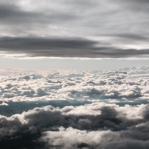 รูปภาพถ่ายที่ ท่าอากาศยานนานาชาติฟีนิกซ์สกายฮาร์เบอร์ (PHX) โดย Holly M. เมื่อ 3/3/2015