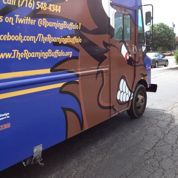 6/17/2013 tarihinde Jordan D.ziyaretçi tarafından The Roaming Buffalo Food Truck'de çekilen fotoğraf