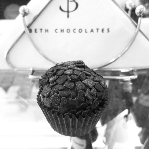 Foto tirada no(a) Beth Chocolates por Yolanda C. em 2/20/2014