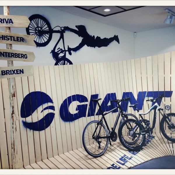 Photo taken at GIANT CYCLING WORLD by THE DORF •. on 4/4/2013