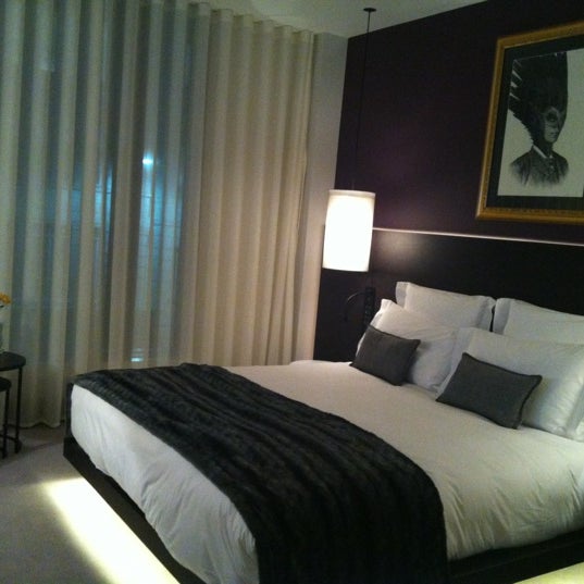 Снимок сделан в South Place Hotel пользователем Anastasia S. 11/25/2012