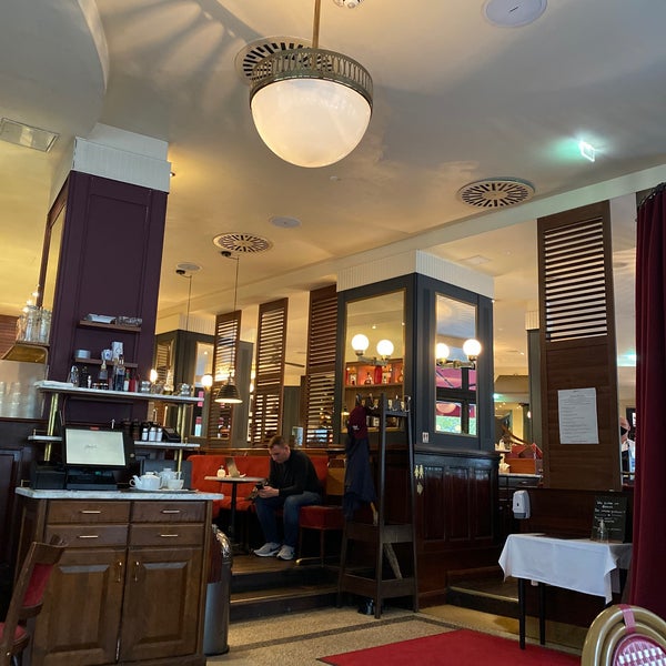 Ресторан бардак вологда. Рубинштейна 27 санкт-петербург. В баре 27. Бар 27. В баре 27.