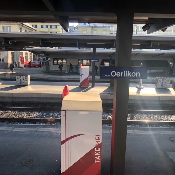 Foto tirada no(a) Bahnhof Oerlikon por S 🤗 em 1/4/2019
