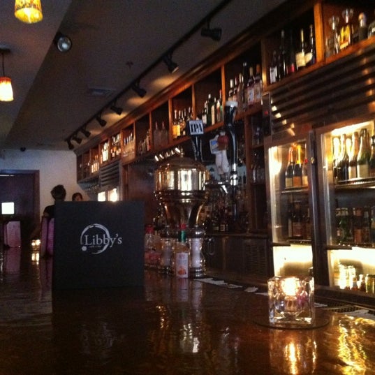 รูปภาพถ่ายที่ Libby&#39;s Cafe &amp; Bar โดย S 🤗 เมื่อ 11/5/2012