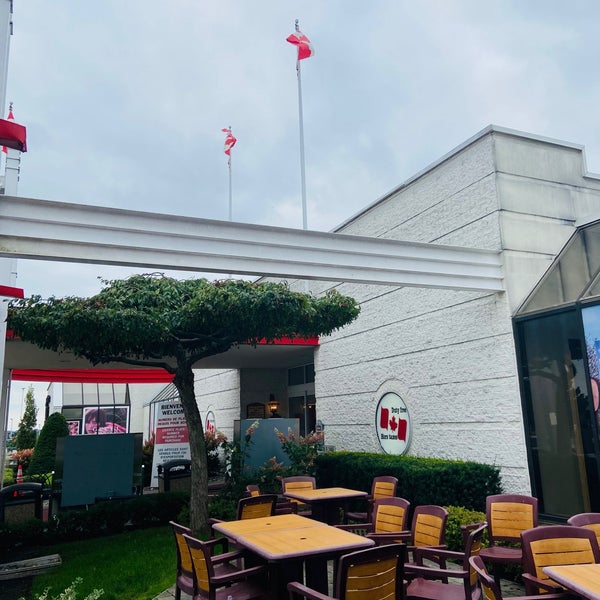 U.S./Canada Border ChamplainSt. Bernard de Lacolle Crossing 71 tips