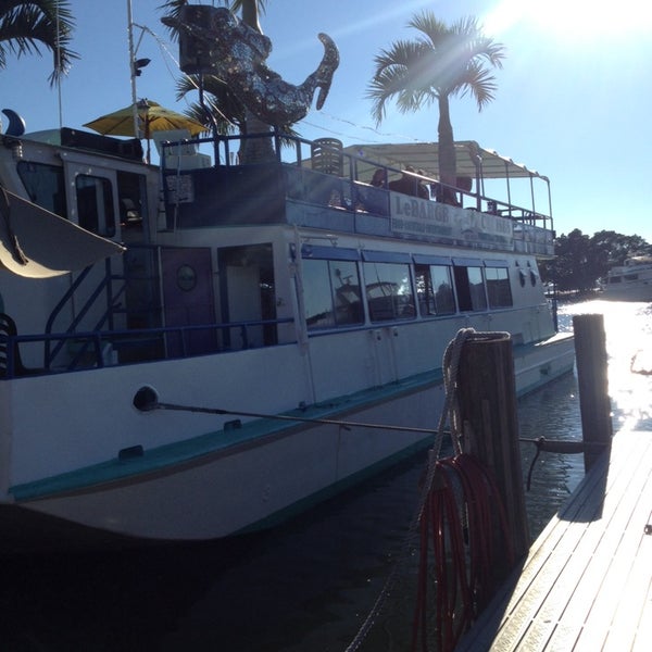 Das Foto wurde bei LeBarge Tropical Cruises von Kelly R. am 10/21/2013 aufgenommen