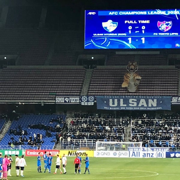 Photo taken at Ulsan Munsu Football Stadium by Naoyeah on 2/14/2020
