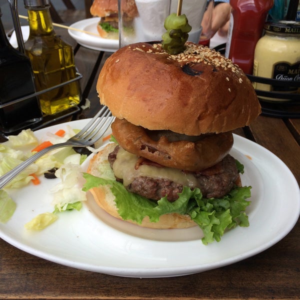 6/20/2015 tarihinde Jordan A.ziyaretçi tarafından The Hamburger Club'de çekilen fotoğraf